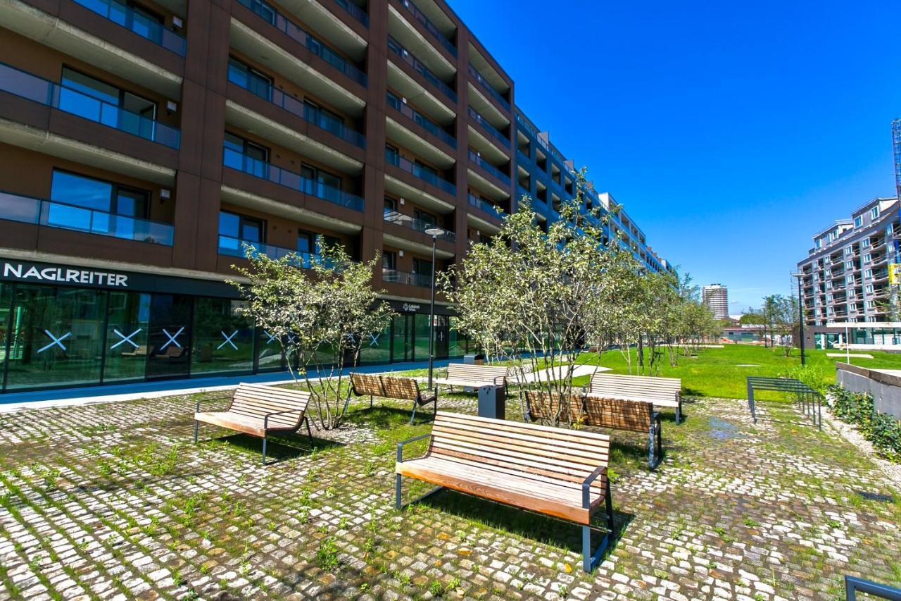 Luxury, Bright Studio With Parking And Balcony In Bratislava Center Exterior foto