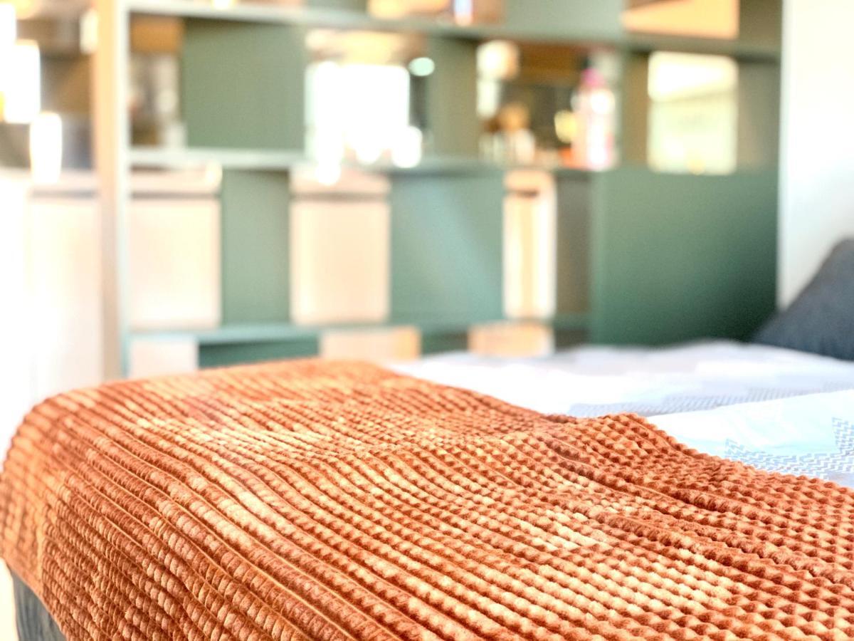 Luxury, Bright Studio With Parking And Balcony In Bratislava Center Exterior foto